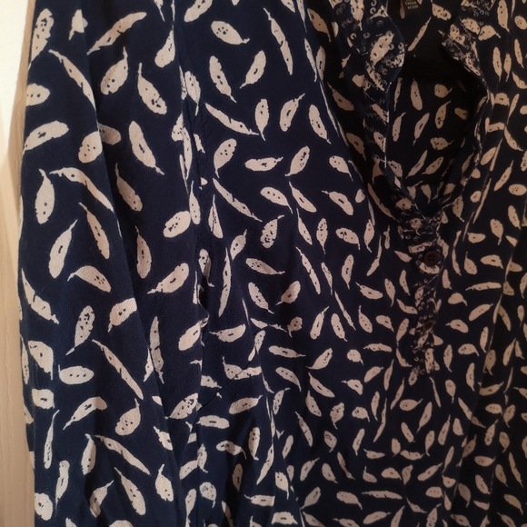 Lovely ladies blouse - Picture 2 of 3